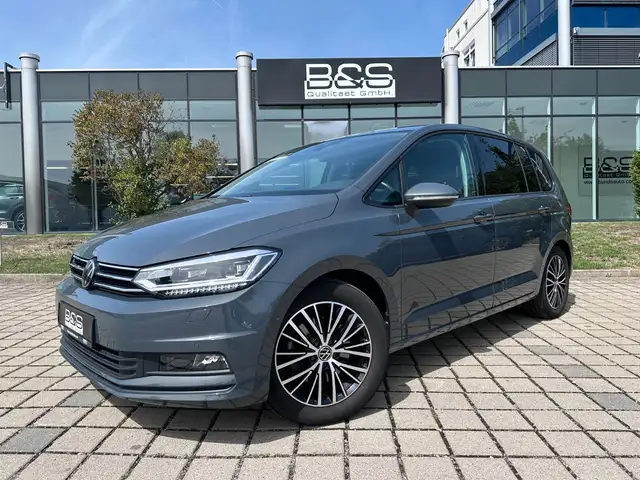 Volkswagen Touran view 2