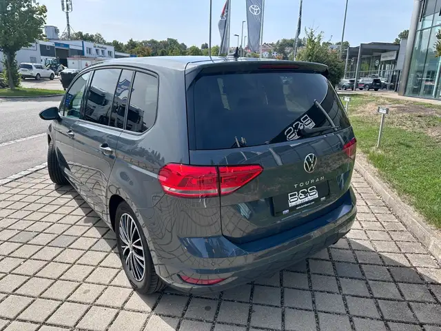 Volkswagen Touran view 6