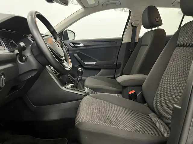 Volkswagen T-Roc view 13