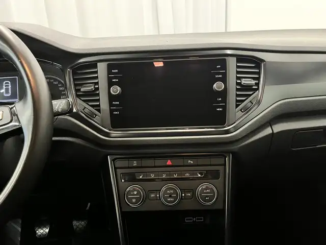 Volkswagen T-Roc view 12