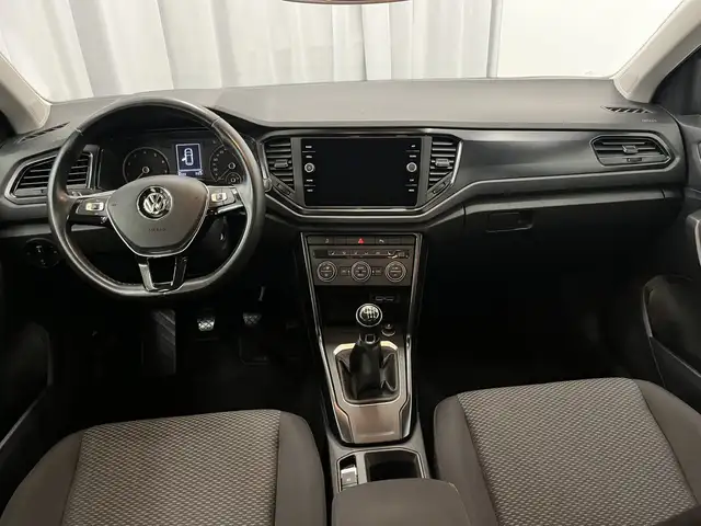 Volkswagen T-Roc view 9