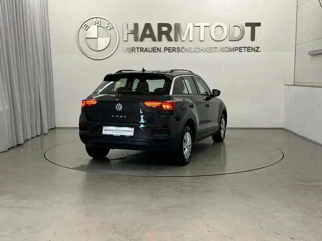Volkswagen T-Roc view 5