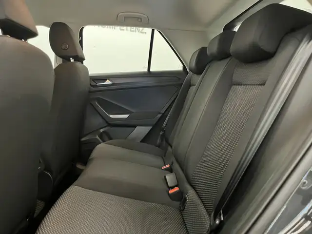Volkswagen T-Roc view 14