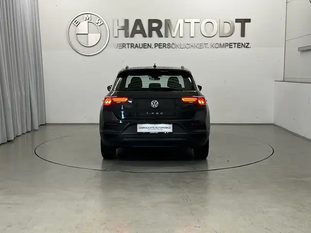 Volkswagen T-Roc view 4