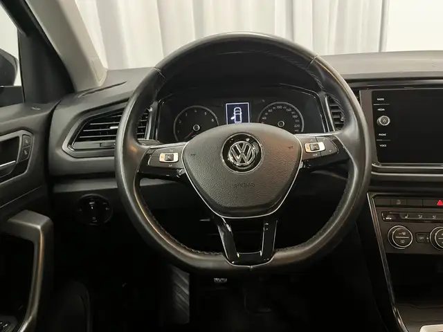 Volkswagen T-Roc view 10