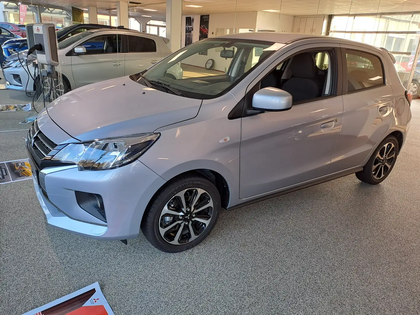 Mitsubishi Space Star Select+ Plateado - 2