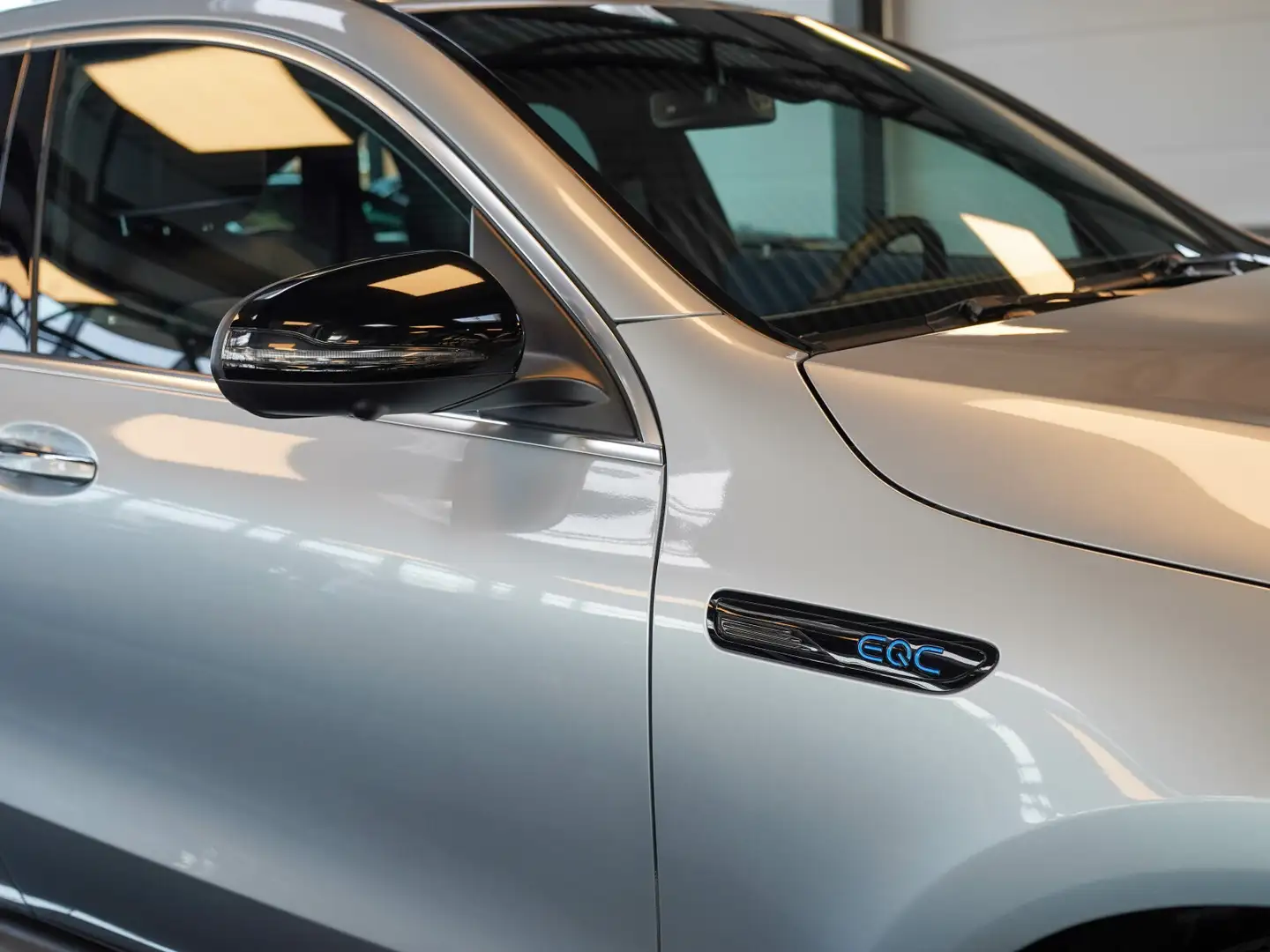 Mercedes-Benz EQC 400 EQC 400 4M BONUS Schiebedach Burmester DISTRONIC Срібний - 2