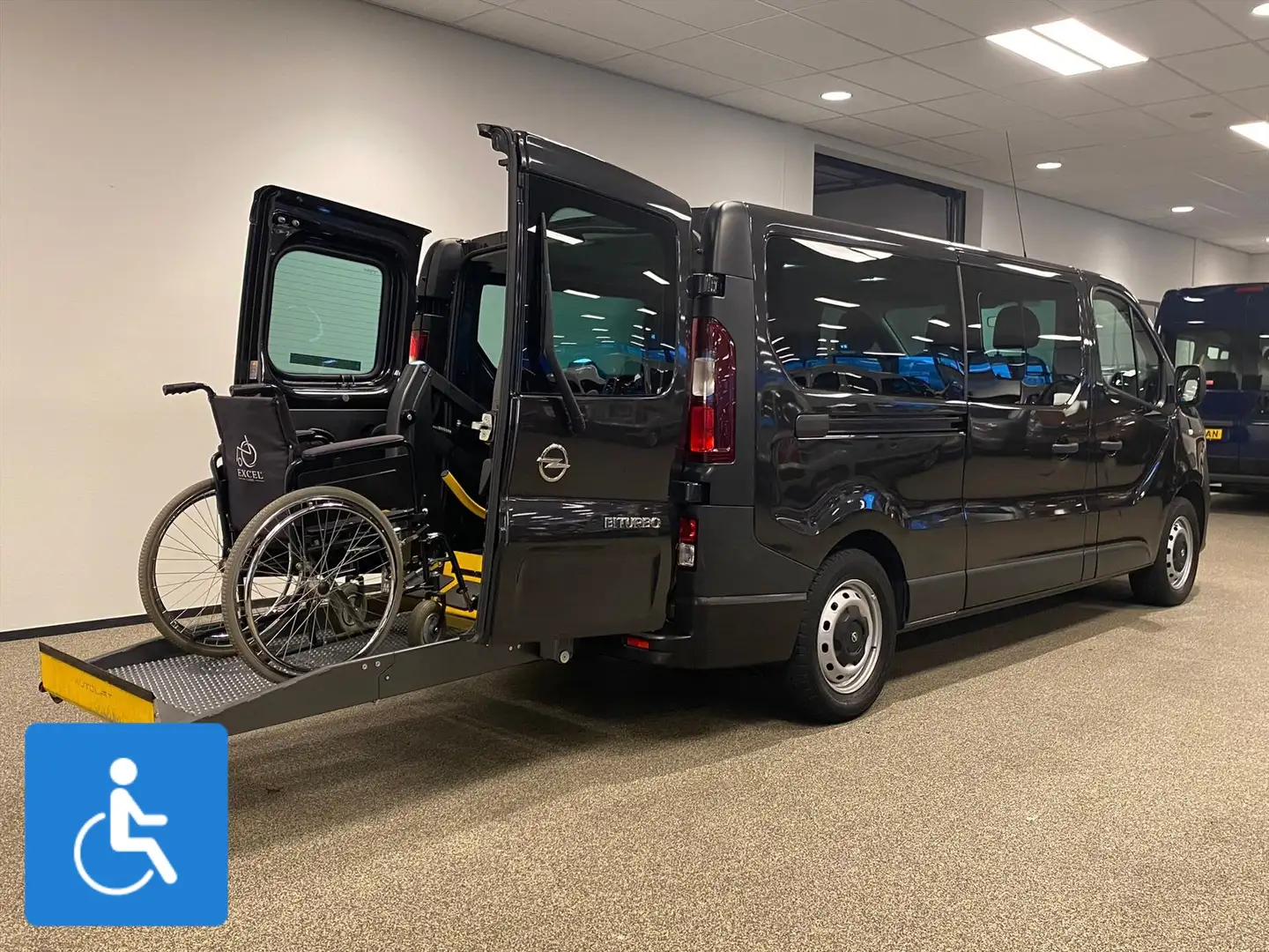 Opel Vivaro L2H1 Rolstoelbus (2x zijschuifdeur) Zwart - 2