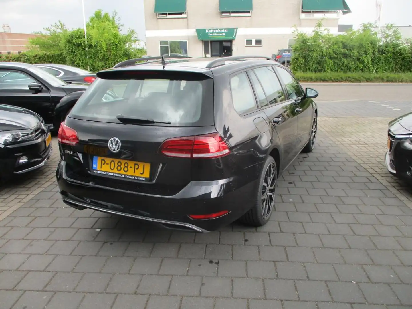 Volkswagen Golf Variant 1.6 TDI Comfortline Business Zwart - 2