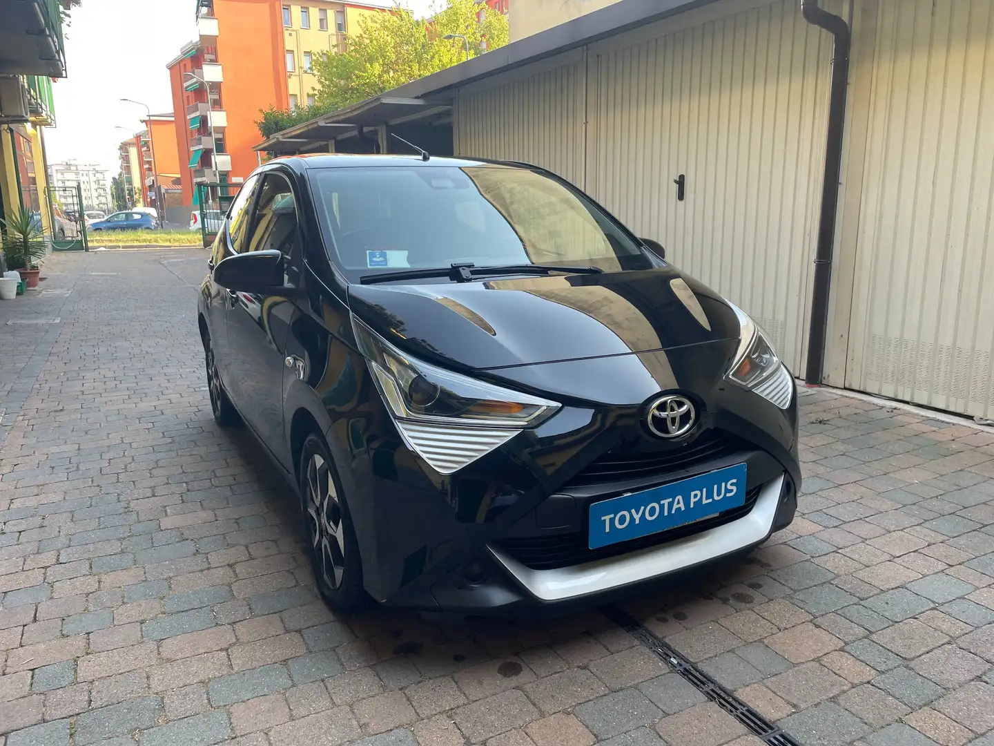 Toyota Aygo 5p 1.0 x-play m-mt 72cv Nero - 2