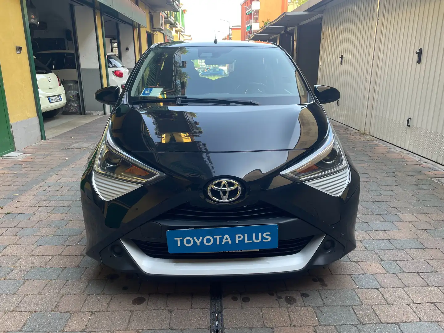 Toyota Aygo 5p 1.0 x-play m-mt 72cv Nero - 1
