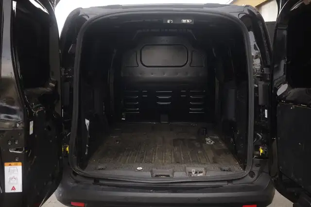 Ford Transit Courier view 17