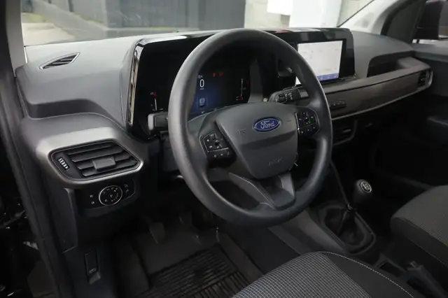 Ford Transit Courier view 10