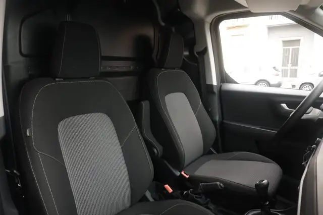 Ford Transit Courier view 2