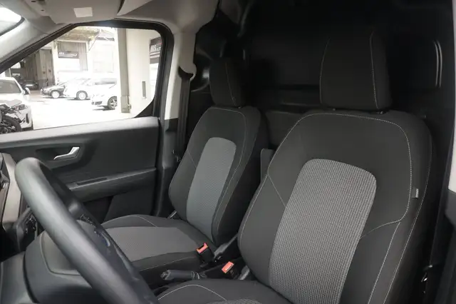 Ford Transit Courier view 12