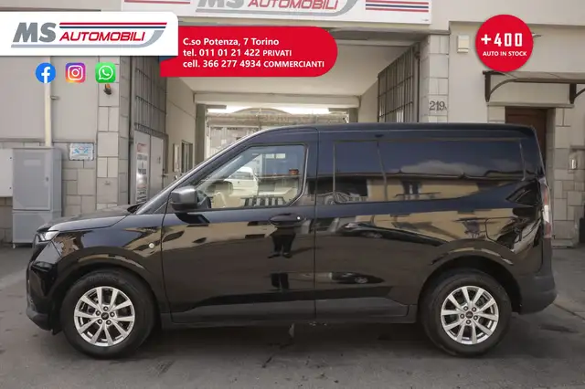 Ford Transit Courier view 4