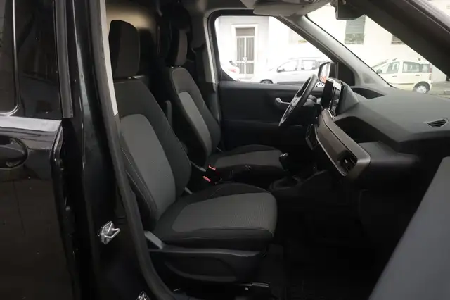 Ford Transit Courier view 6