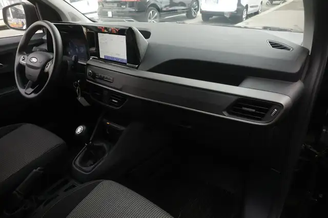 Ford Transit Courier view 3