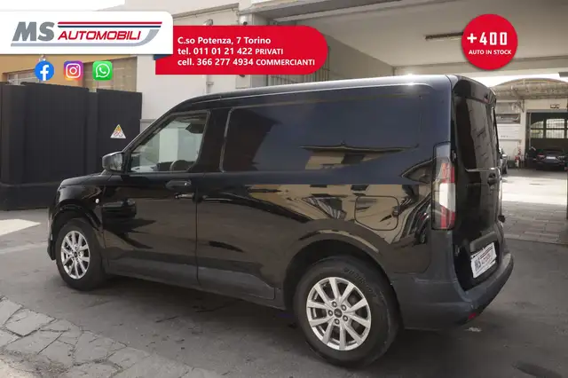 Ford Transit Courier view 15