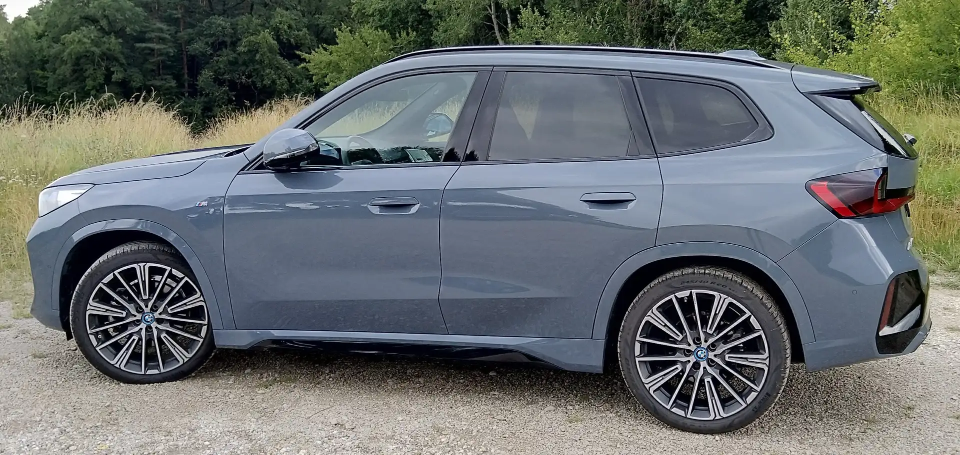 BMW iX1 iX1 xDrive30 M Sportpaket Grau - 1