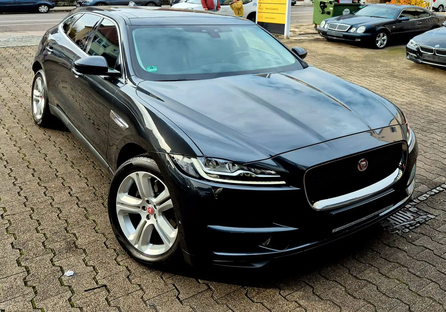 Jaguar F-Pace 3.0V6 F-PACE Prestige AWD Pano-AHK-VOLL Gris - 1