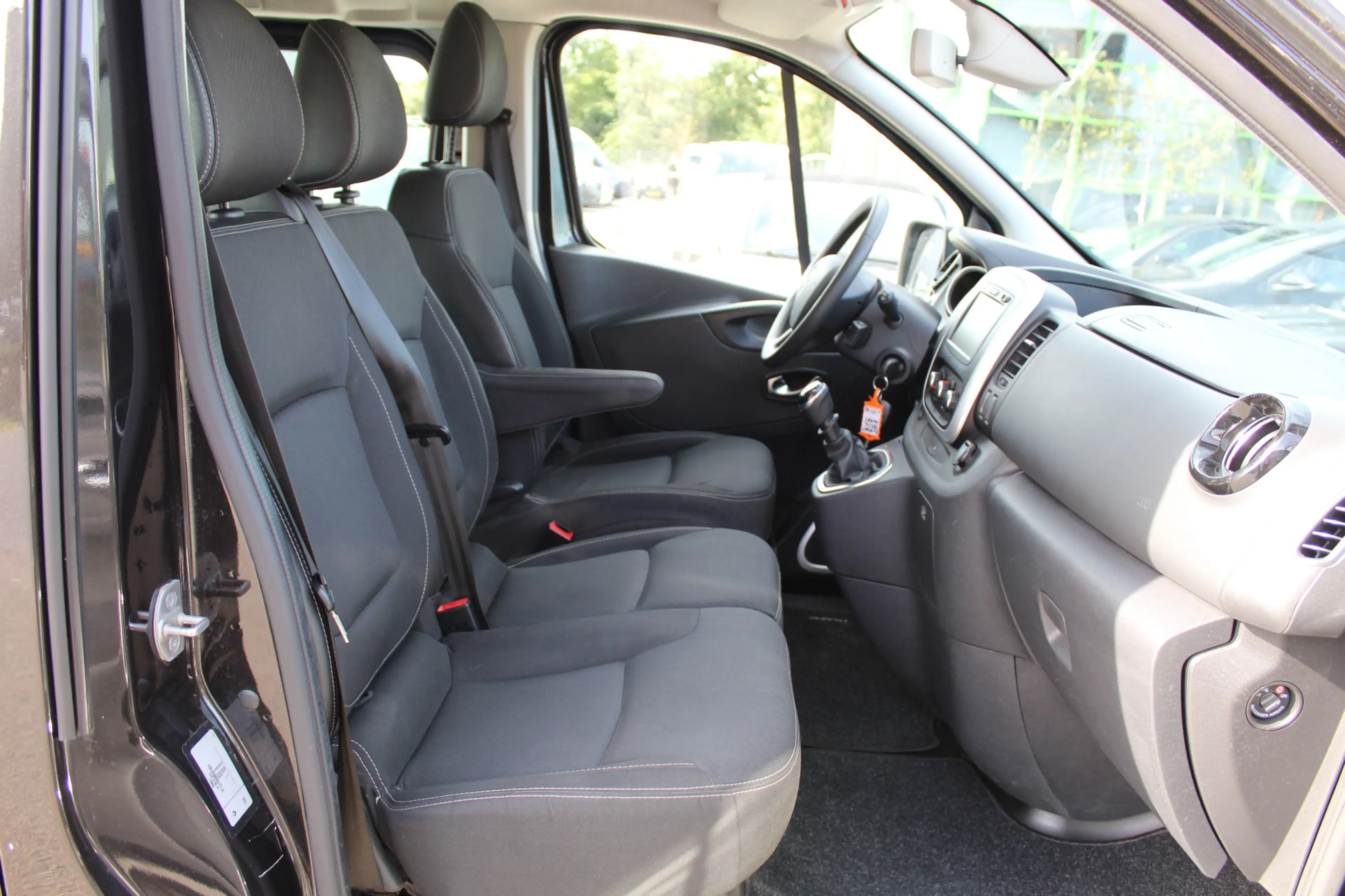 Renault Trafic Passenger 2.0 dCi 145Pk Grand Zen 9persoons Euro6 — photo 13
