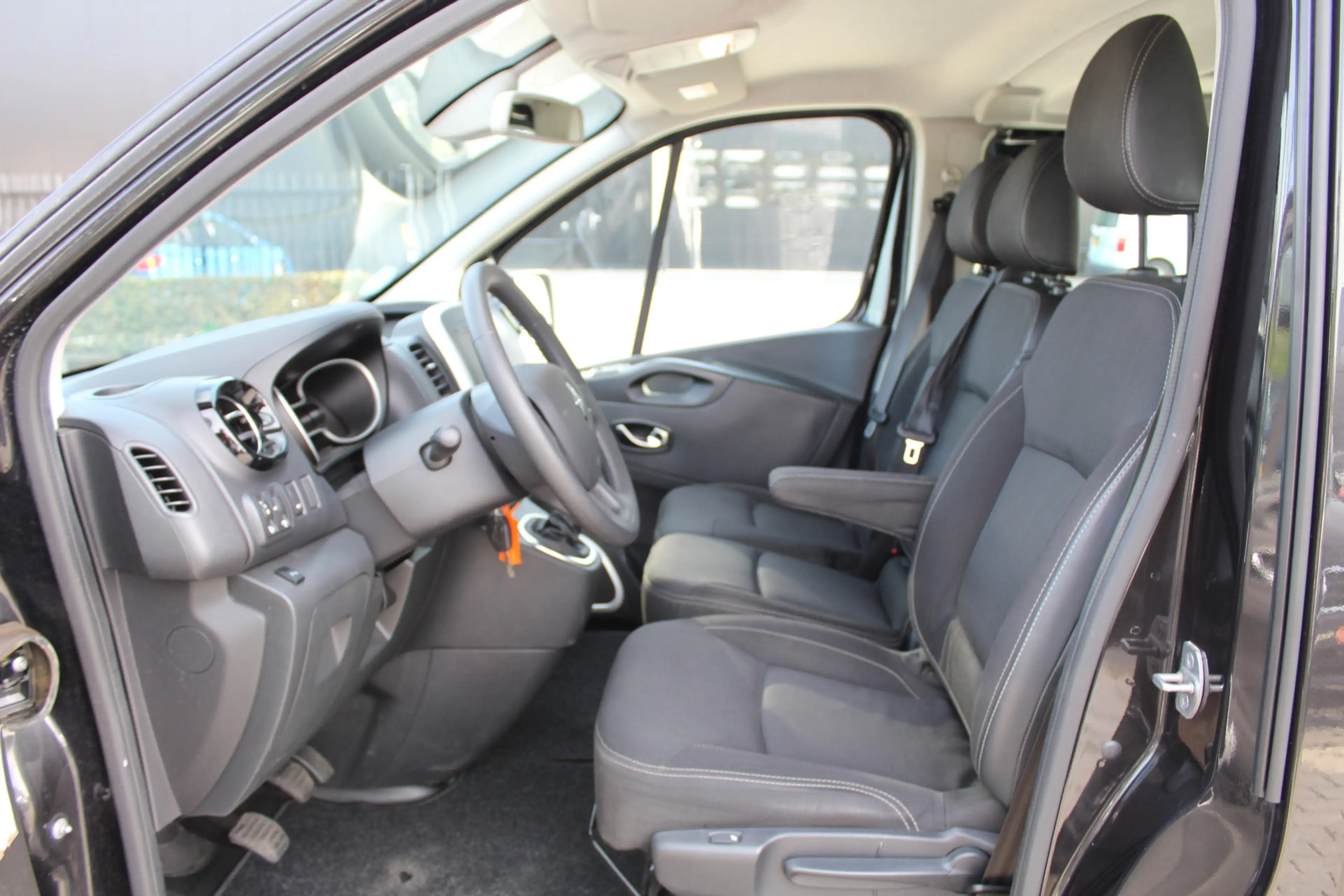 Renault Trafic Passenger 2.0 dCi 145Pk Grand Zen 9persoons Euro6 — photo 3
