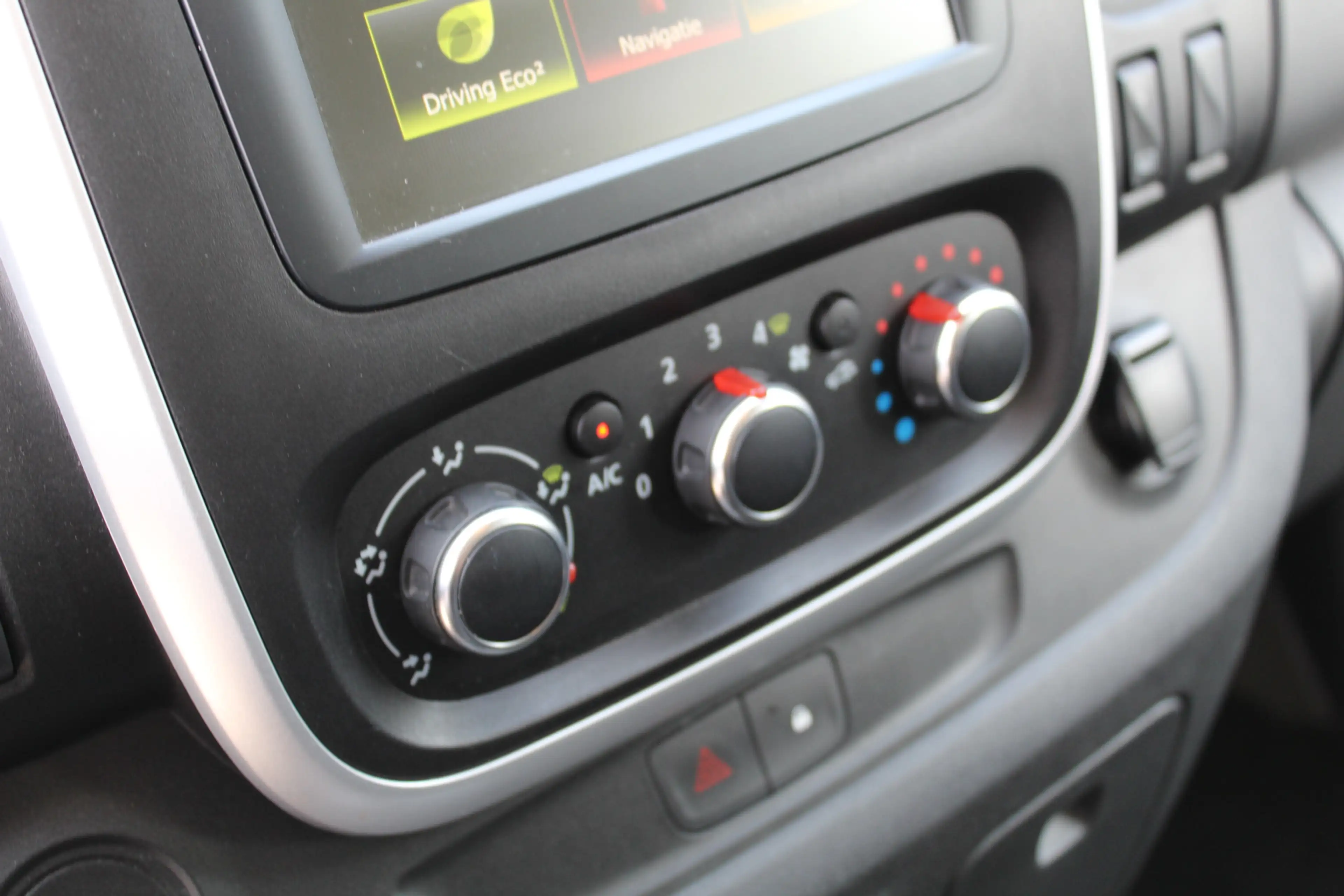 Renault Trafic Passenger 2.0 dCi 145Pk Grand Zen 9persoons Euro6 — photo 17