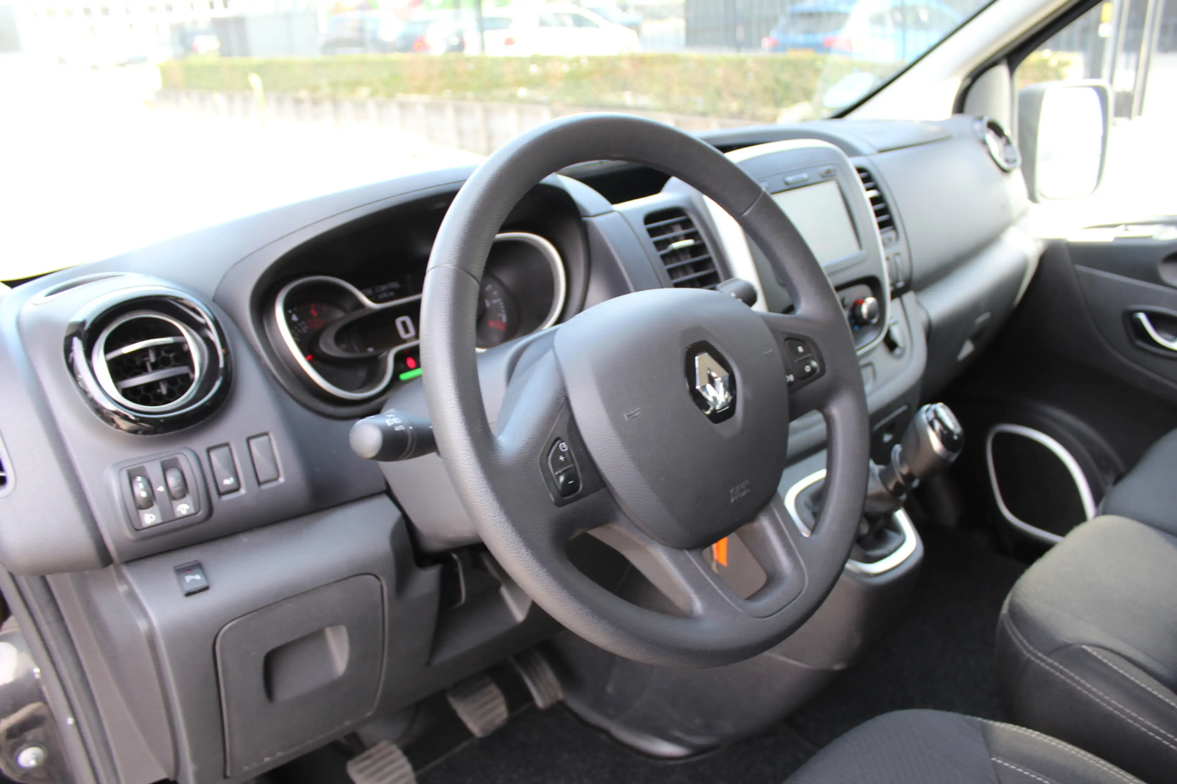 Renault Trafic Passenger 2.0 dCi 145Pk Grand Zen 9persoons Euro6 — photo 2