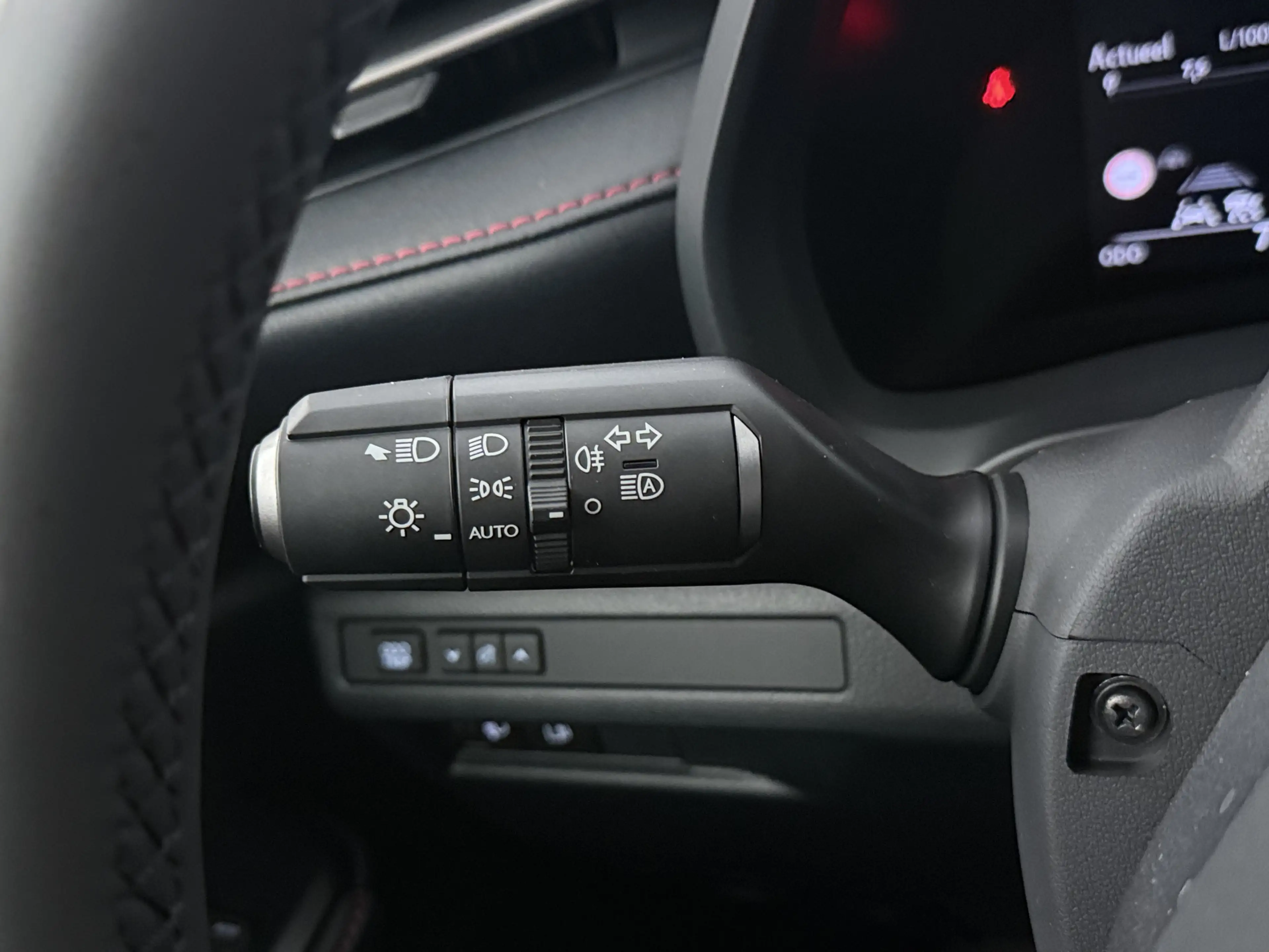 Lexus LBX Emotion 2WD — photo 4