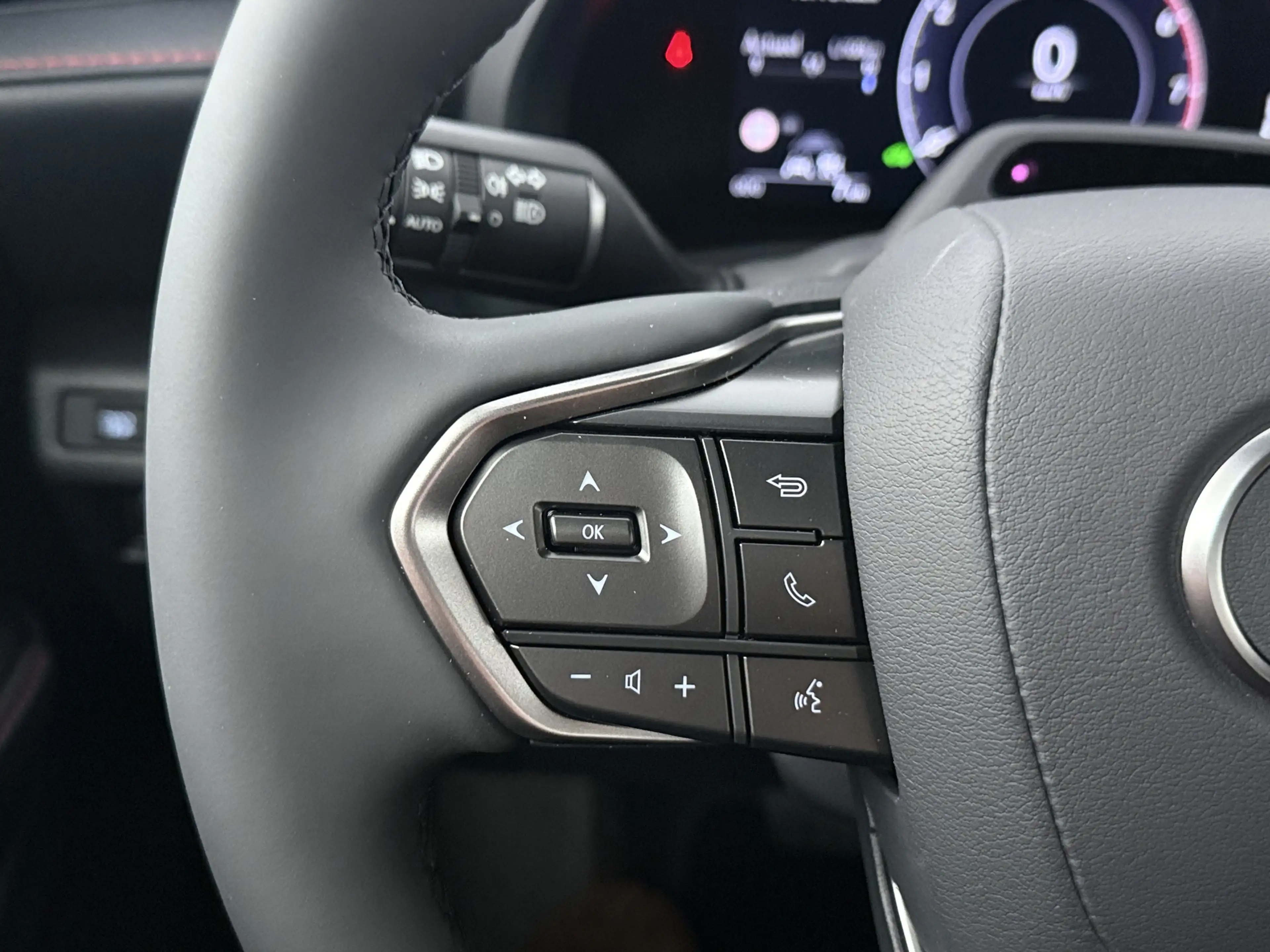 Lexus LBX Emotion 2WD — photo 6