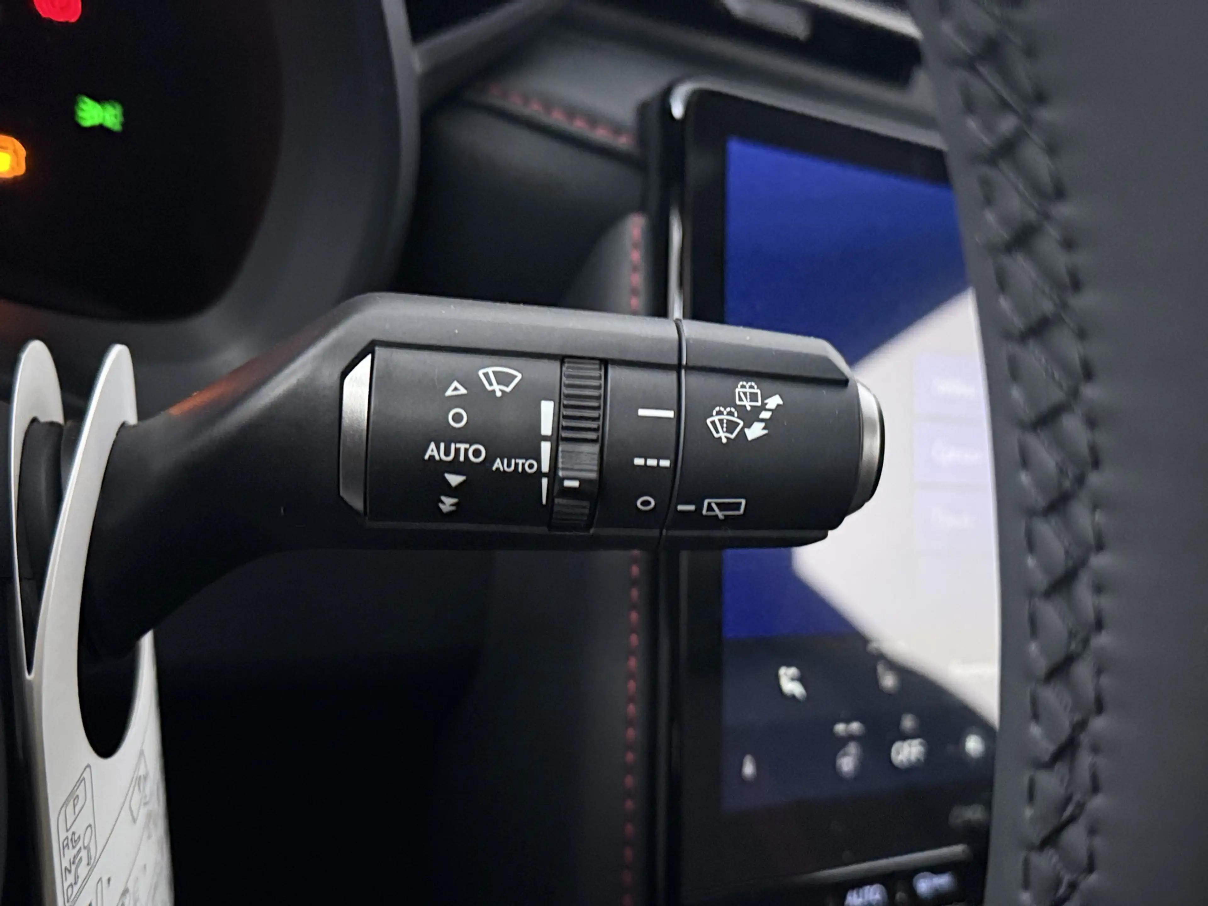 Lexus LBX Emotion 2WD — photo 5