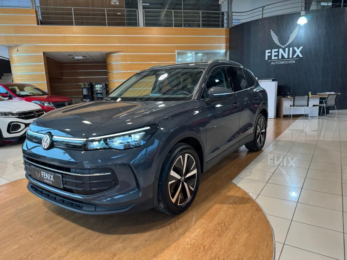 Volkswagen Tiguan 1.5 eTSI Más DSG 96kW Gris - 2