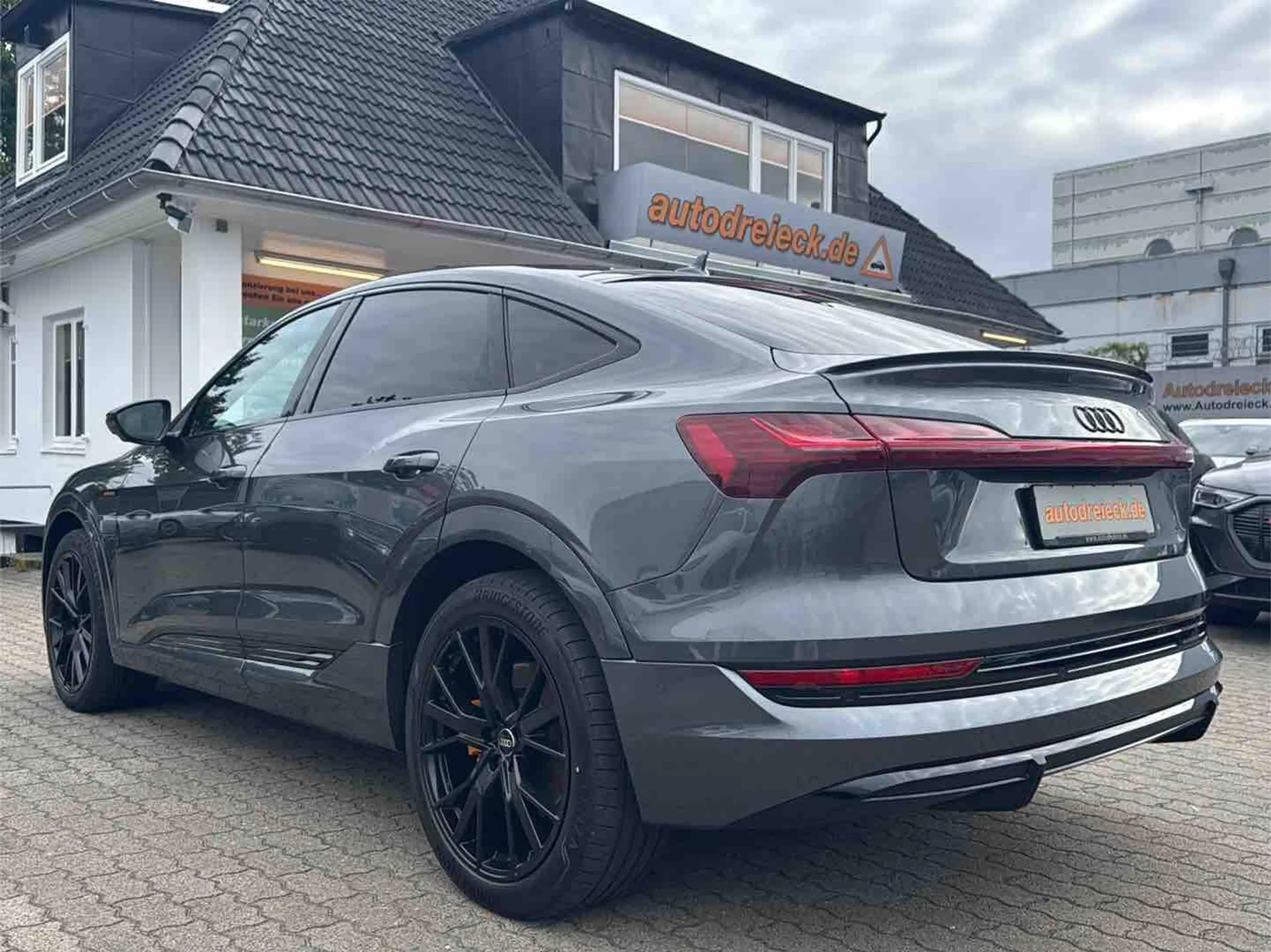 Audi e-tron Sportback 55 2x S line ACC PANO S-SITZE — photo 10