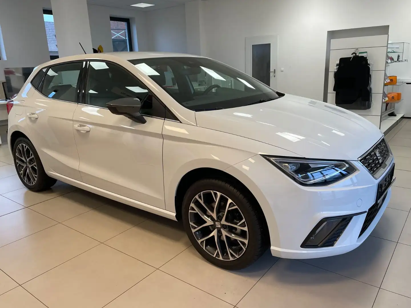 SEAT Ibiza Xcellence TSI Blanc - 1