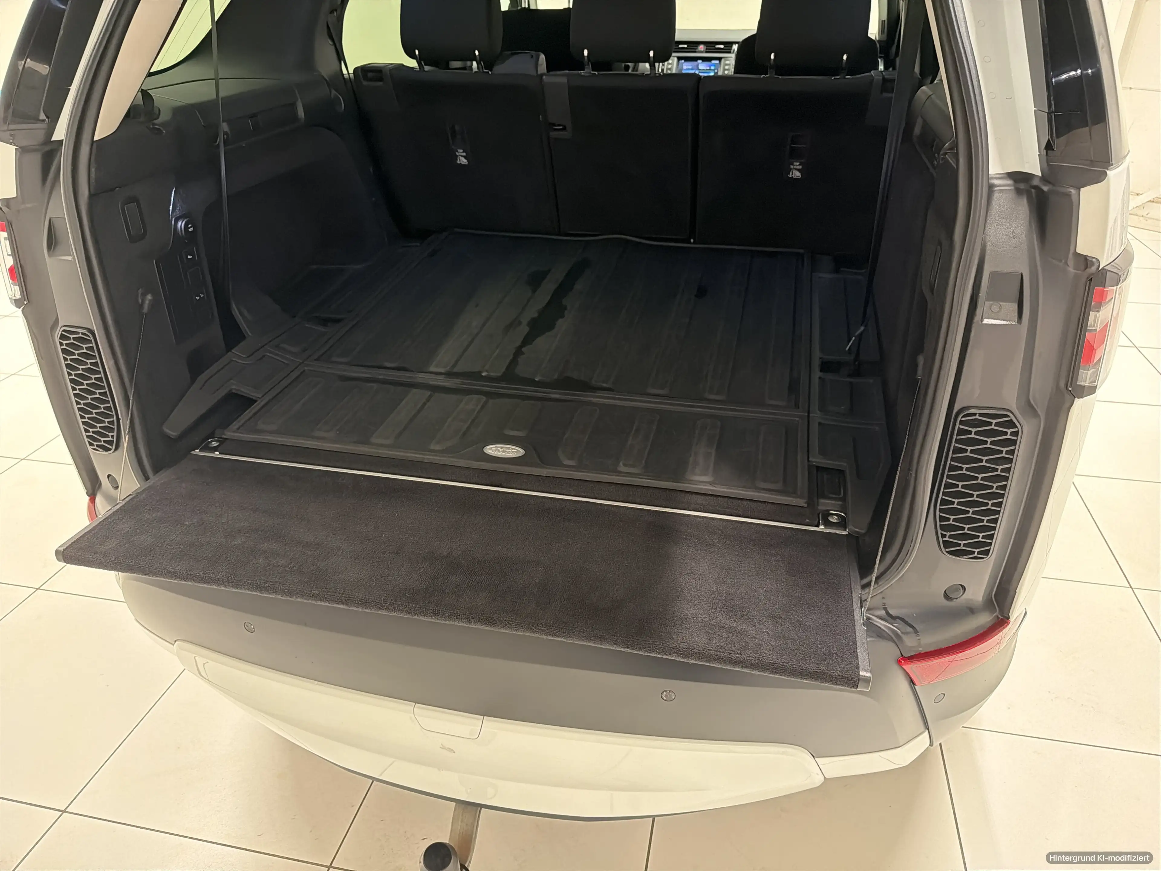 Land Rover Discovery 5 3.0 Td6 SE AHK 7Sitze LED Black Design — photo 12