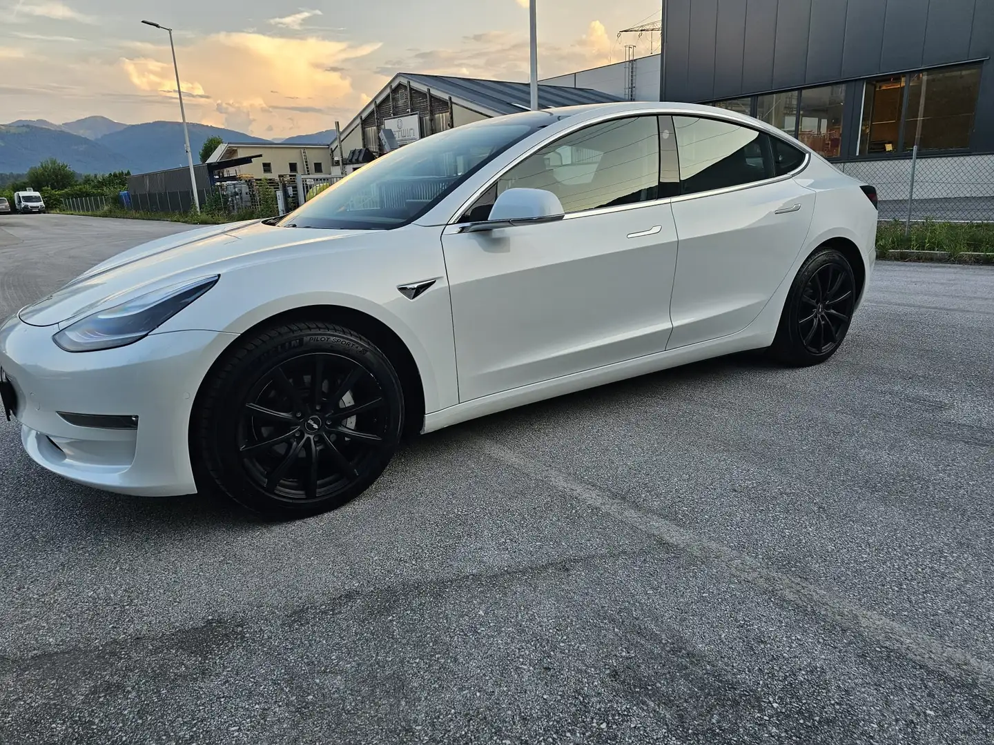 Tesla Model 3 Model 3 Standard Range 100Kw/140PS Weiß - 1