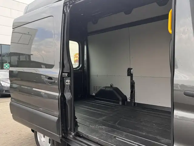 Ford Transit view 9