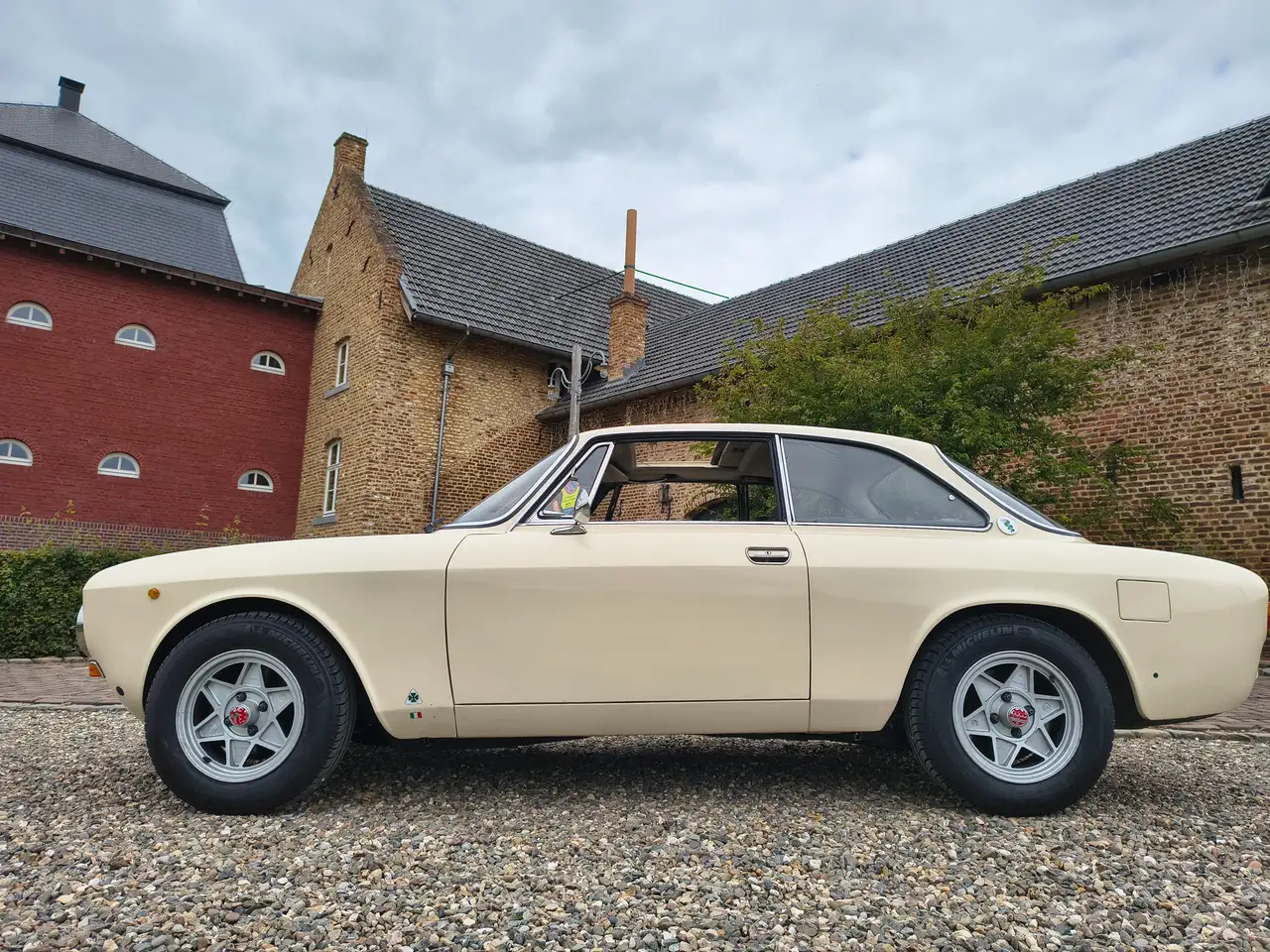 Alfa Romeo GT 1.3 Junior Lusso in 2.0 conversie, foto 5