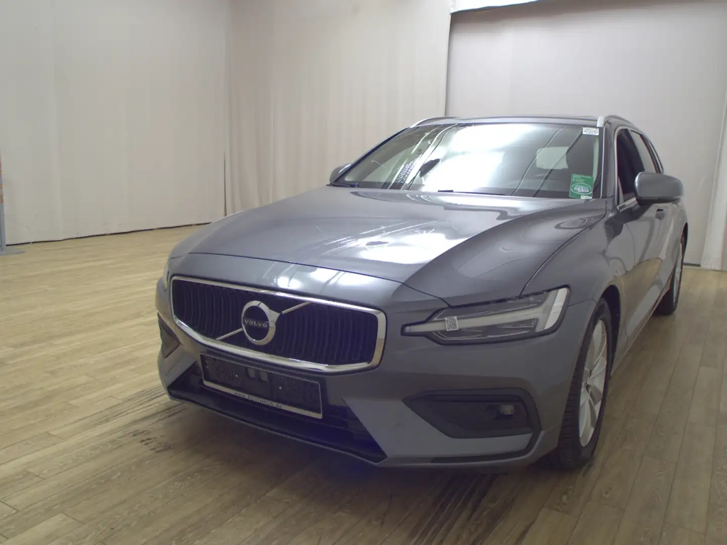 Volvo V60 B4 Momentum Navi LED Pano 4xShz PDC Grau - 2