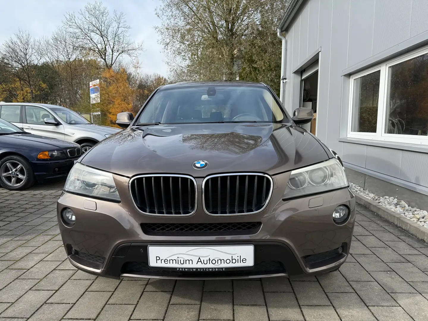 BMW X3 xDrive 20 d Automatik AHK Panorama Voll Braun - 2