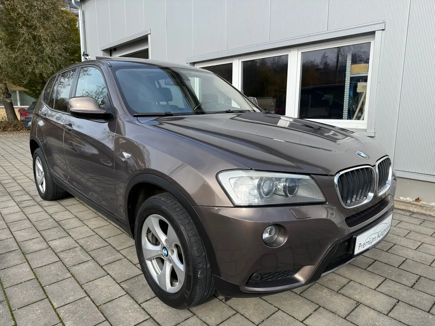 BMW X3 xDrive 20 d Automatik AHK Panorama Voll Braun - 1