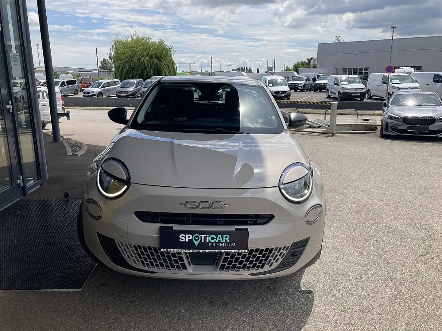 Fiat 600 Hybrid 136 6-Gang eDCT Beige - 2