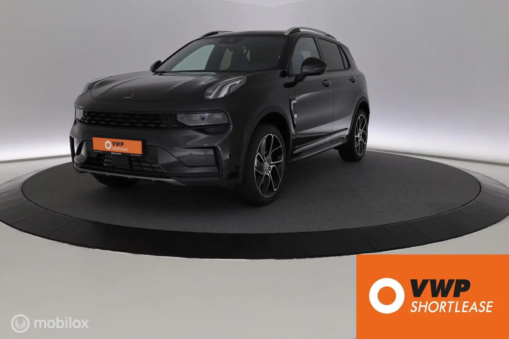 Lynk & Co 01 1.5 PHEV | NIEUW | BLACK Edition | Pano | 360° Zwart - 1