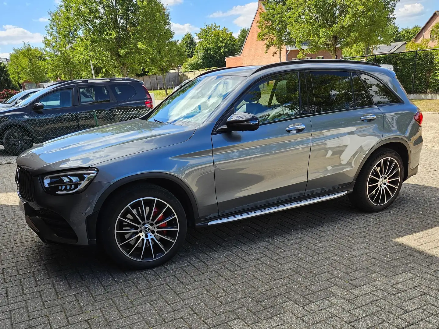 Mercedes-Benz GLC 220 GLC 220 d 4Matic 9G-TRONIC AMG Line Plus Grijs - 2