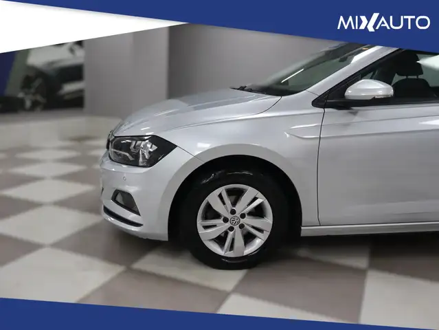 Volkswagen Polo view 6