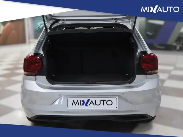 Volkswagen Polo view 5