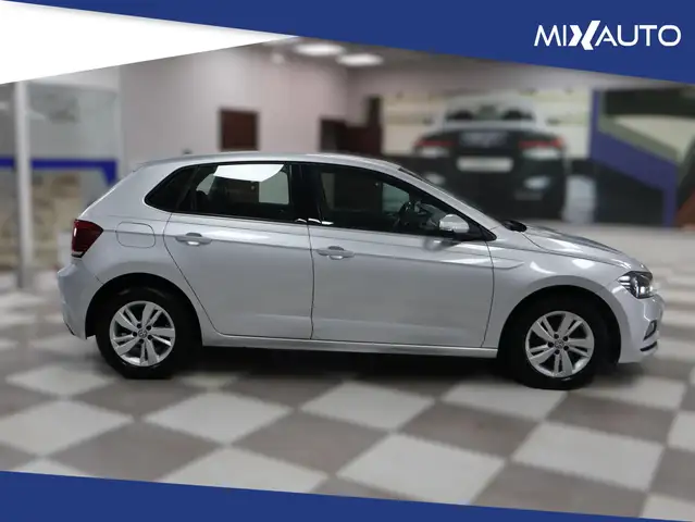 Volkswagen Polo view 3