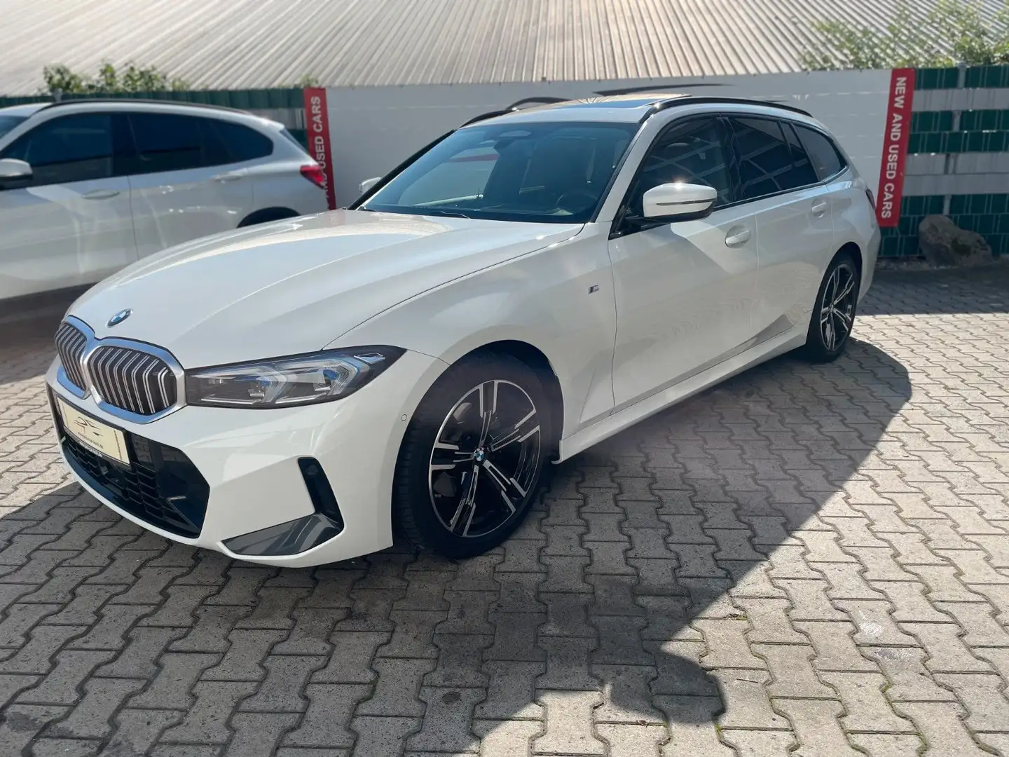 BMW 320 d xDrive Tour.|M-Sport|AHK|Panorama|Standhzg| Blanc - 2