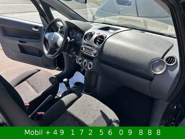 Mitsubishi Colt view 9